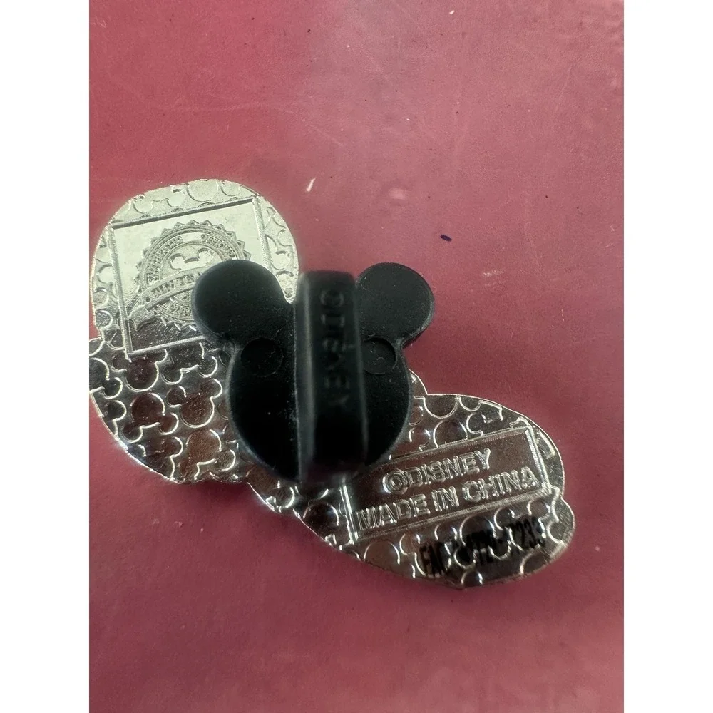 Disney Hidden Mickey Series Mickey Mouse Yellow Shoes‎ Pin 2017 Authentic Parks